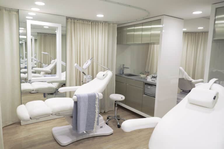 Facial Treatments in Upper East Side, New York Silver Mirror Facial Bar