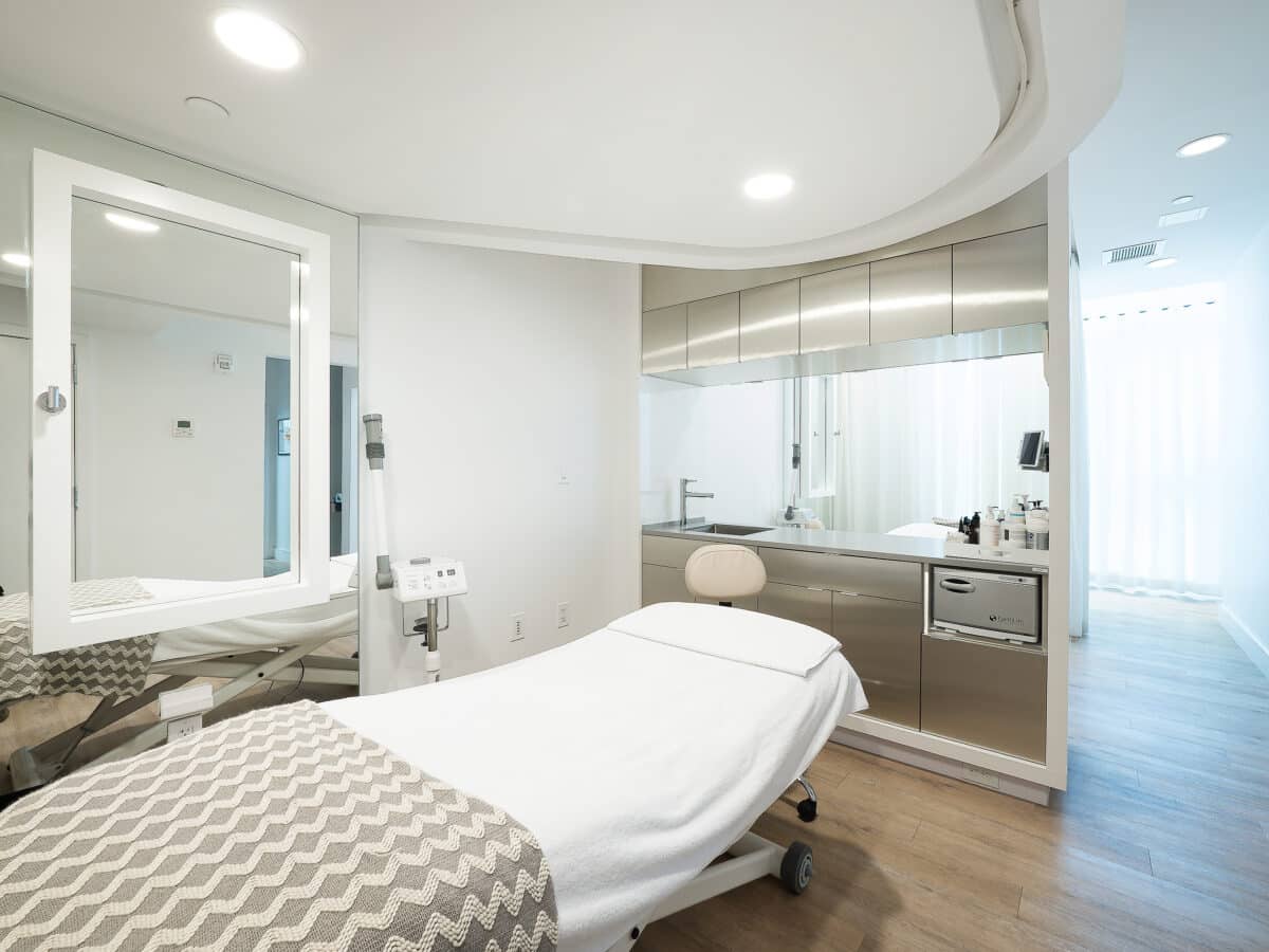 An image of the Navy Yard DC Location treatment room, showing stainless steel cabinets, a clean medical bed, and very neat and clean floors and organization